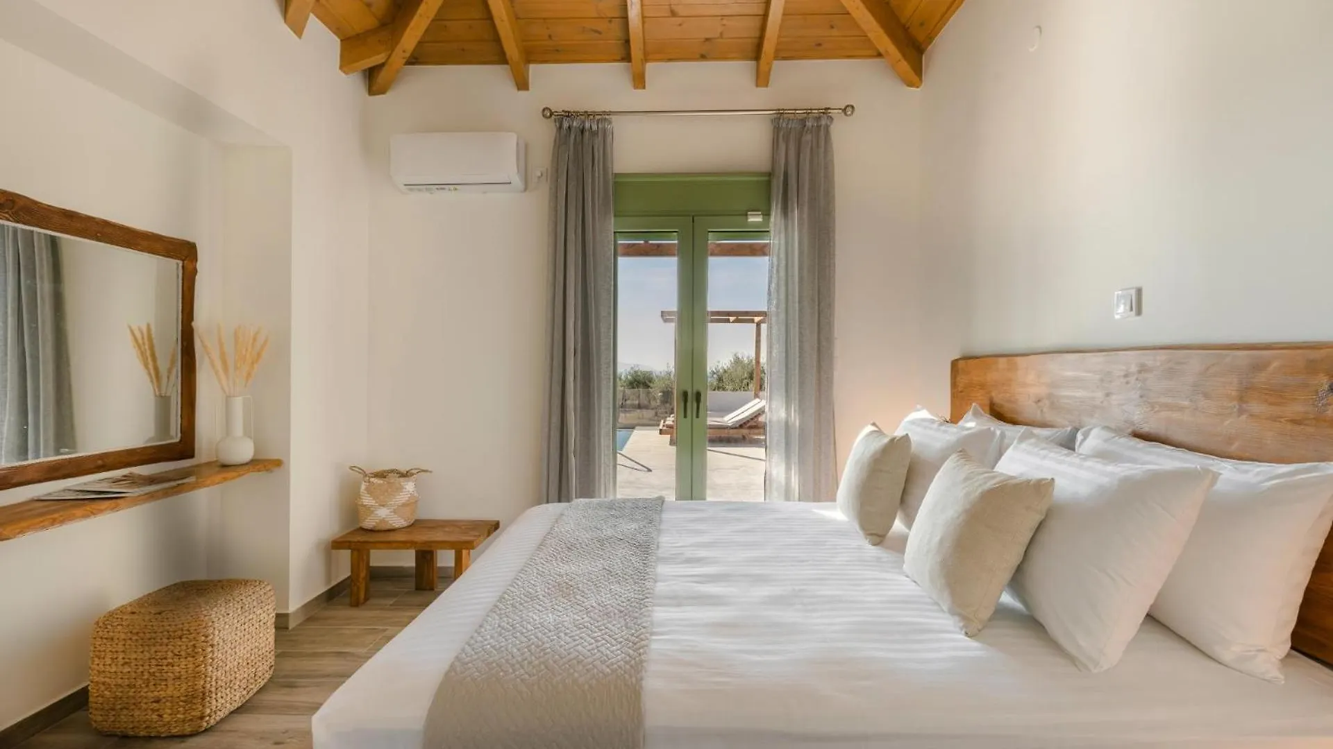 Panagis Villa By Vintage Travel Karavados Greece